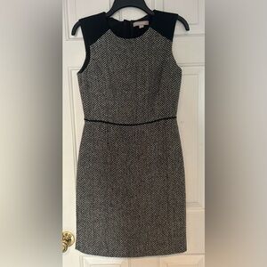 Banana Republic Black & White Herringbone Dress. Size 2